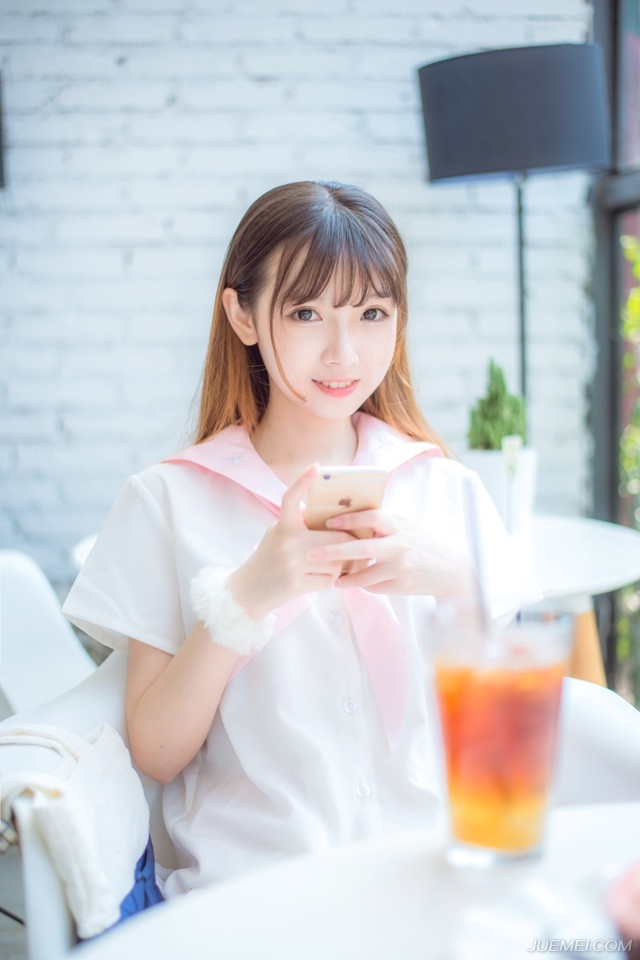 远处，刘备军营中传来鸣金之声，庞德皱了皱眉，看了看四周，却见其他几路攻上城墙的荆州将士已经被击退，现在就只剩下关羽一路，明显破城无望，刘备担心关羽安危，因此不得不放弃这个难得的机会。